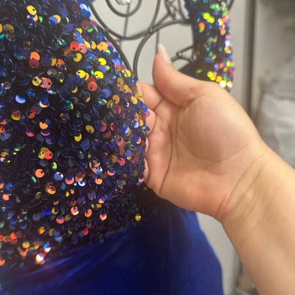 Chic Blue Jumpsuit with Flowing Palazzo Style - Picture 4 of 8